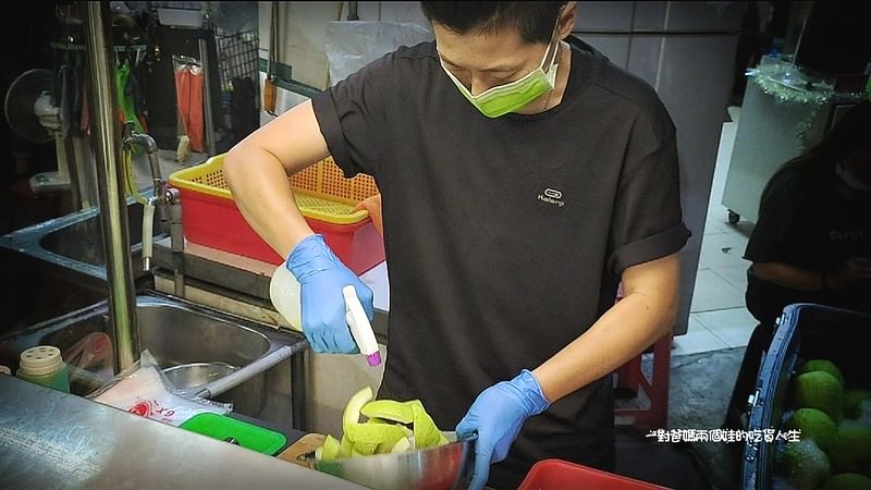高雄美食|吉林夜市|元氣檸檬甘草芭樂|硬度夠、脆度佳、口感風味好棒棒的甘草芭樂,涮嘴的風味、黃金比例調味,讓你一口接一口。