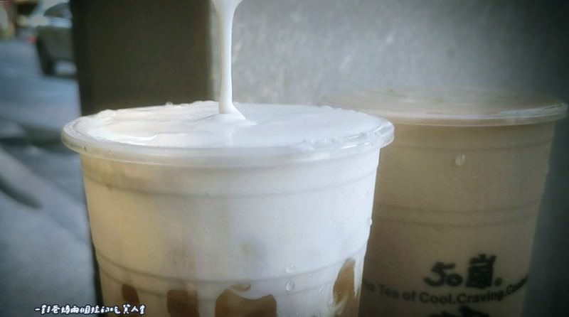 高雄美食│高雄飲料店│南部指標性飲品│50嵐│柚子紅讚讚,經典四季春、八冰綠、珍珠奶茶、珍波椰、冰淇淋紅茶等多樣茶飲都是人氣款,更是沁涼在心的經典口味。