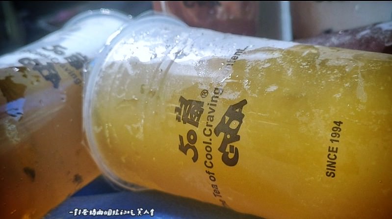 高雄美食│高雄飲料店│南部指標性飲品│50嵐│柚子紅讚讚,經典四季春、八冰綠、珍珠奶茶、珍波椰、冰淇淋紅茶等多樣茶飲都是人氣款,更是沁涼在心的經典口味。