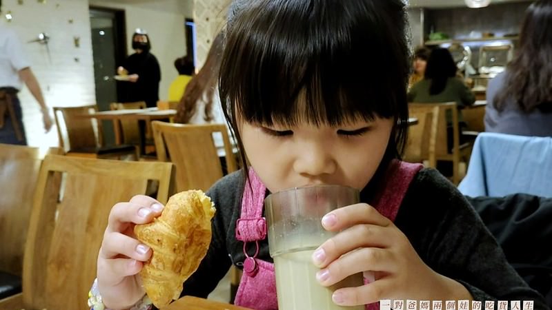 嘉義住宿│西區│隱藏於文化路夜市間的超優質住宿,浮誇系吃到飽早餐更是讓人驚艷的享受。