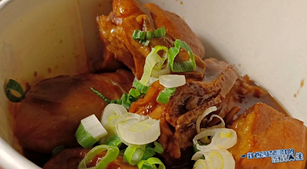 碗裡沒肉│高醫美食│豬油拌飯香腸蛋、紅油皮蛋肉醬飯、金門風味炒泡麵,樣樣銅板價!份量大!