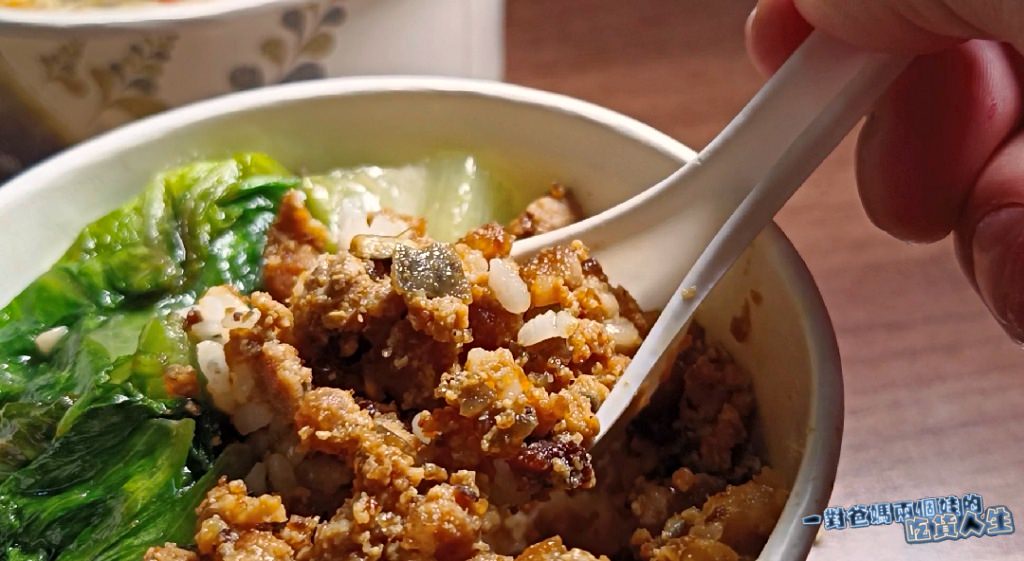 碗裡沒肉│高醫美食│豬油拌飯香腸蛋、紅油皮蛋肉醬飯、金門風味炒泡麵,樣樣銅板價!份量大!