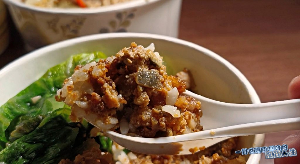 碗裡沒肉│高醫美食│豬油拌飯香腸蛋、紅油皮蛋肉醬飯、金門風味炒泡麵,樣樣銅板價!份量大!