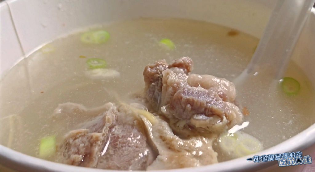 碗裡沒肉│高醫美食│豬油拌飯香腸蛋、紅油皮蛋肉醬飯、金門風味炒泡麵,樣樣銅板價!份量大!