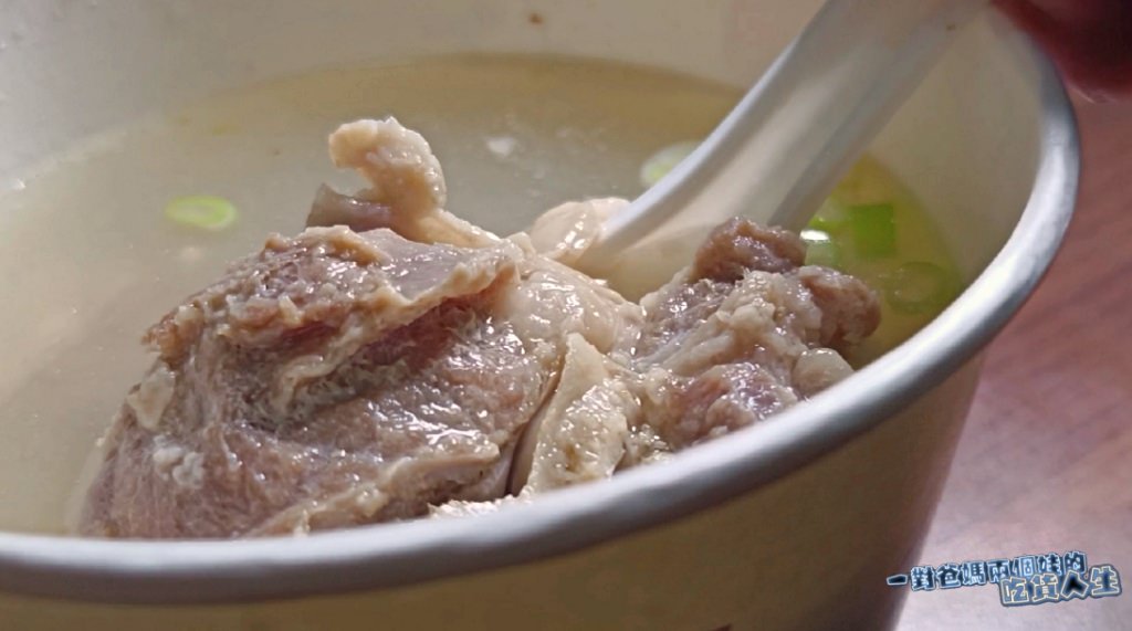 碗裡沒肉│高醫美食│豬油拌飯香腸蛋、紅油皮蛋肉醬飯、金門風味炒泡麵,樣樣銅板價!份量大!