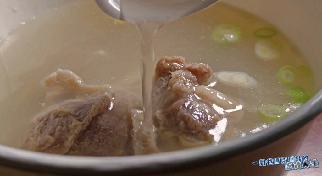 碗裡沒肉│高醫美食│豬油拌飯香腸蛋、紅油皮蛋肉醬飯、金門風味炒泡麵,樣樣銅板價!份量大!