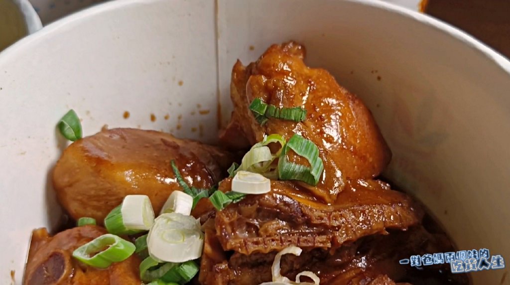 碗裡沒肉│高醫美食│豬油拌飯香腸蛋、紅油皮蛋肉醬飯、金門風味炒泡麵,樣樣銅板價!份量大!