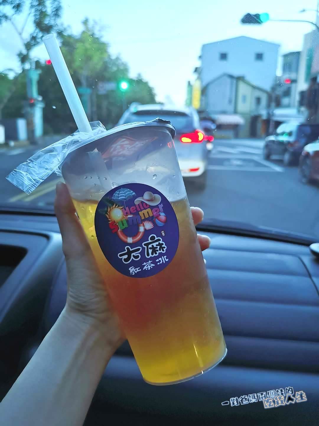 高雄鳳山茶飲推薦 『大麻紅茶冰 』沁涼在心的紅茶冰,甜在心的黑糖Q彈嚼勁珍珠奶茶、不澀回甘的茶花綠跟獨特風味的太妃糖紅茶,讓你消暑、一喝上癮! - 第15張圖 高雄鳳山茶飲推薦 『大麻紅茶冰 』沁涼在心的紅茶冰,甜在心的黑糖Q彈嚼勁珍珠奶茶、不澀回甘的茶花綠跟獨特風味的太妃糖紅茶,讓你消暑、一喝上癮!