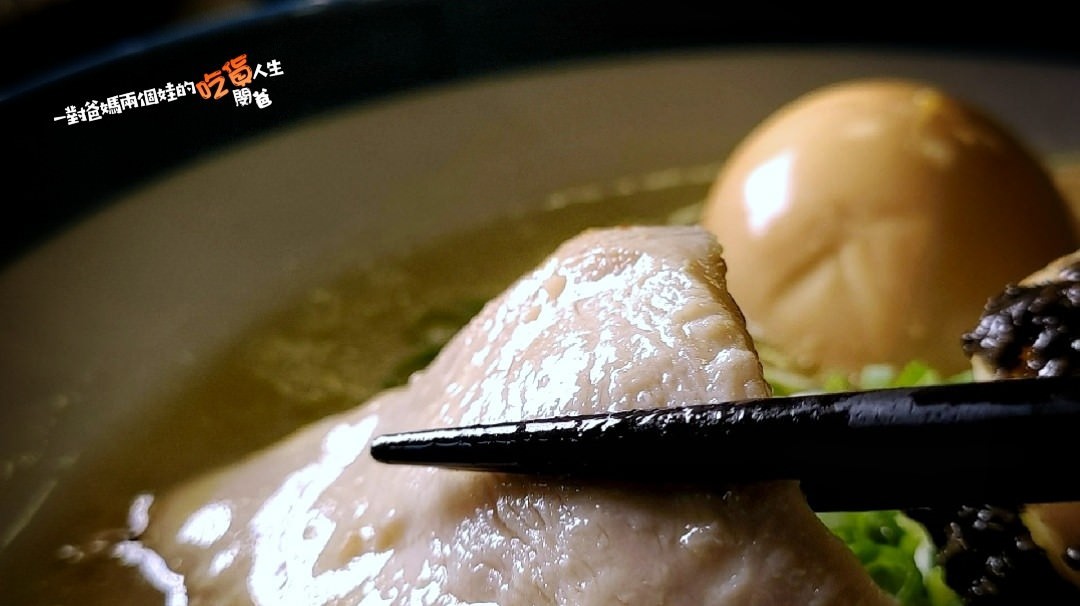 高雄新興│幸花雞白湯拉麵│限定版青醬中卷、松露干貝拉麵給你超濃郁塔香醬汁,遇上日本九州鹿兒島雞白湯底,混搭日本、義大利風味,讓你一口接一口的美味 ! - 第30張圖 高雄新興│幸花雞白湯拉麵│限定版青醬中卷、松露干貝拉麵給你超濃郁塔香醬汁,遇上日本九州鹿兒島雞白湯底,混搭日本、義大利風味,讓你一口接一口的美味 !