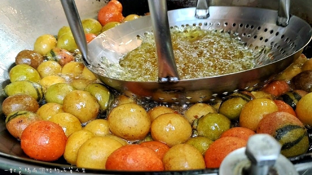張家地瓜球白糖粿│高醫美食│只要銅板便宜讓你吃得到滿足,香Q地瓜球、酥香麻吉口感的白糖粿還有夾心蕃薯椪,超級高CP! - 第11張圖 張家地瓜球白糖粿│高醫美食│只要銅板便宜讓你吃得到滿足,香Q地瓜球、酥香麻吉口感的白糖粿還有夾心蕃薯椪,超級高CP!