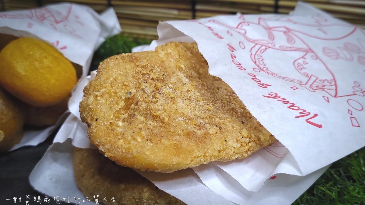 張家地瓜球白糖粿│高醫美食│只要銅板便宜讓你吃得到滿足,香Q地瓜球、酥香麻吉口感的白糖粿還有夾心蕃薯椪,超級高CP! - 第17張圖 張家地瓜球白糖粿│高醫美食│只要銅板便宜讓你吃得到滿足,香Q地瓜球、酥香麻吉口感的白糖粿還有夾心蕃薯椪,超級高CP!