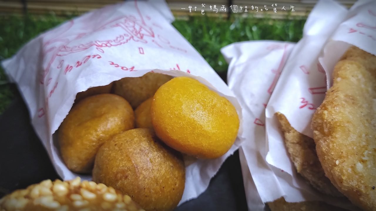 張家地瓜球白糖粿│高醫美食│只要銅板便宜讓你吃得到滿足,香Q地瓜球、酥香麻吉口感的白糖粿還有夾心蕃薯椪,超級高CP! - 第13張圖 張家地瓜球白糖粿│高醫美食│只要銅板便宜讓你吃得到滿足,香Q地瓜球、酥香麻吉口感的白糖粿還有夾心蕃薯椪,超級高CP!