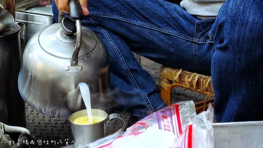 嘉義南門包氏炭燒杏仁茶│東區美食 │銅板價！老字號的古早味暖心早餐！吃懷念也吃美味的推薦！