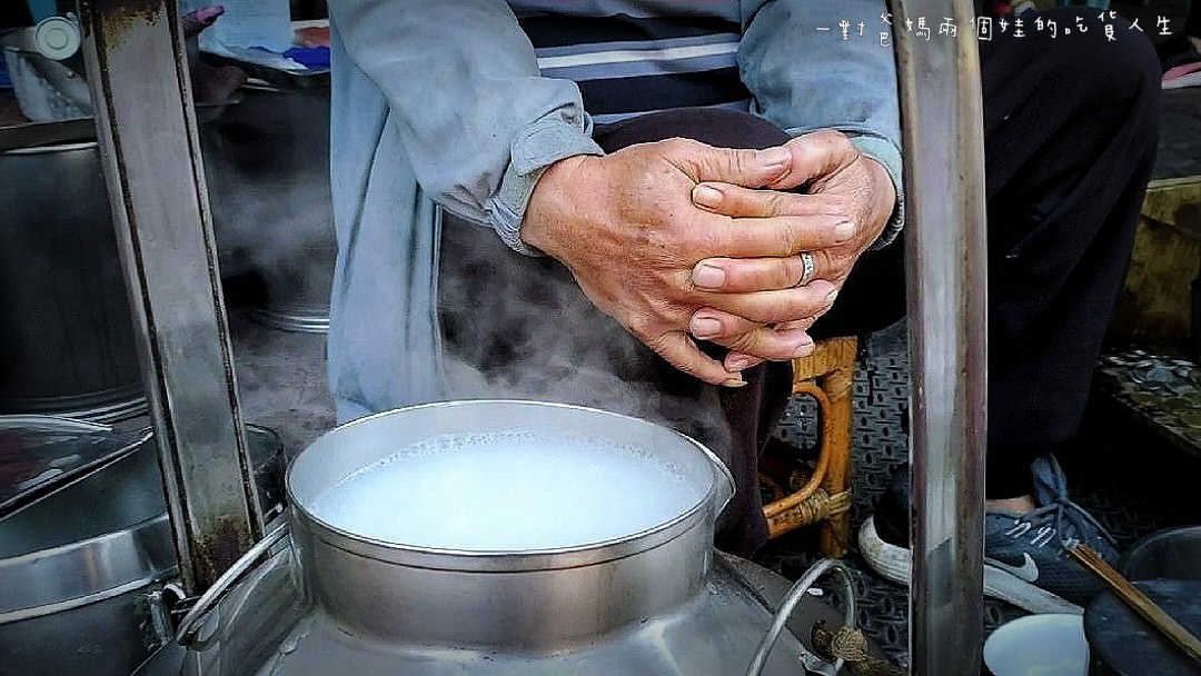 嘉義南門包氏炭燒杏仁茶│東區美食 │銅板價！老字號的古早味暖心早餐！吃懷念也吃美味的推薦！