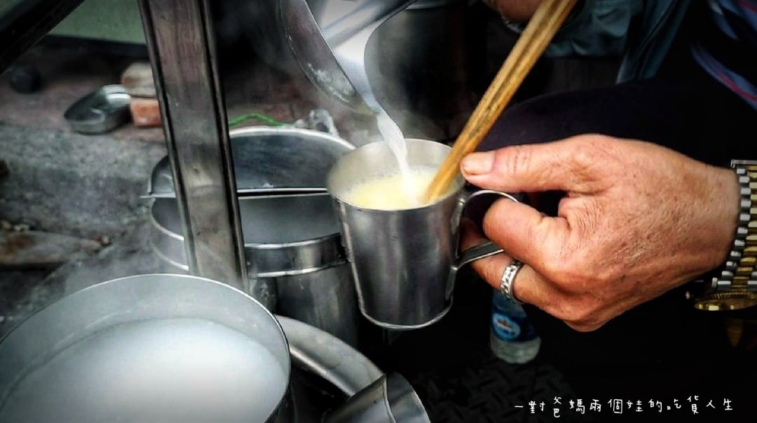 嘉義南門包氏炭燒杏仁茶│東區美食 │銅板價！老字號的古早味暖心早餐！吃懷念也吃美味的推薦！