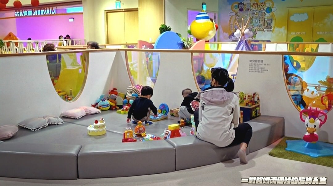 奧斯丁夢想樂園|高雄室內樂園|草衙SKM Park|400多坪浮誇系親子樂園,給你百坪球池、大沙坑、家家酒、跳跳床、角色扮演、小火車等多項設施讓你玩到爆! - 第81張圖 奧斯丁夢想樂園|高雄室內樂園|草衙SKM Park|400多坪浮誇系親子樂園,給你百坪球池、大沙坑、家家酒、跳跳床、角色扮演、小火車等多項設施讓你玩到爆!