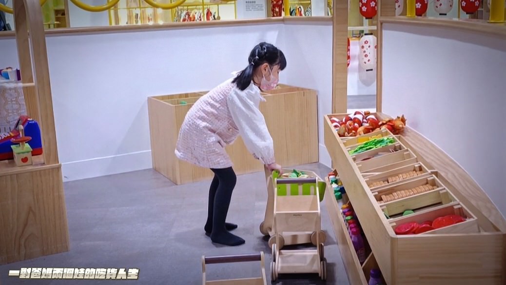 奧斯丁夢想樂園|高雄室內樂園|草衙SKM Park|400多坪浮誇系親子樂園,給你百坪球池、大沙坑、家家酒、跳跳床、角色扮演、小火車等多項設施讓你玩到爆! - 第49張圖 奧斯丁夢想樂園|高雄室內樂園|草衙SKM Park|400多坪浮誇系親子樂園,給你百坪球池、大沙坑、家家酒、跳跳床、角色扮演、小火車等多項設施讓你玩到爆!
