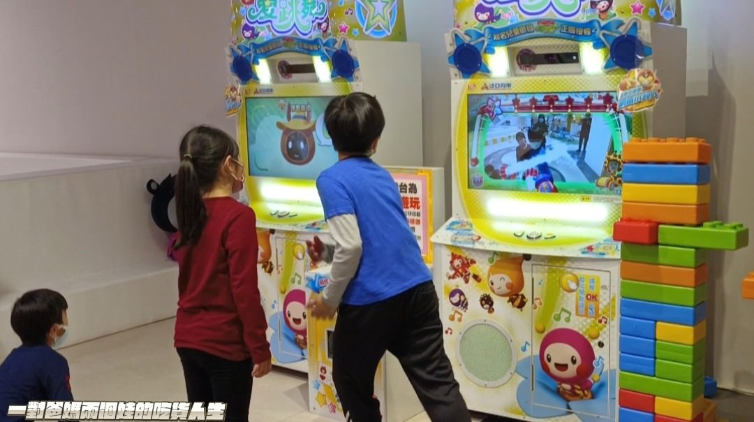 奧斯丁夢想樂園|高雄室內樂園|草衙SKM Park|400多坪浮誇系親子樂園,給你百坪球池、大沙坑、家家酒、跳跳床、角色扮演、小火車等多項設施讓你玩到爆! - 第37張圖 奧斯丁夢想樂園|高雄室內樂園|草衙SKM Park|400多坪浮誇系親子樂園,給你百坪球池、大沙坑、家家酒、跳跳床、角色扮演、小火車等多項設施讓你玩到爆!