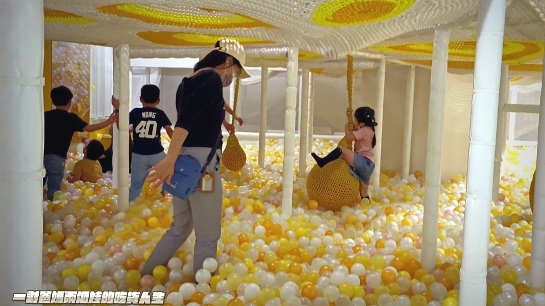 奧斯丁夢想樂園|高雄室內樂園|草衙SKM Park|400多坪浮誇系親子樂園,給你百坪球池、大沙坑、家家酒、跳跳床、角色扮演、小火車等多項設施讓你玩到爆! - 第29張圖 奧斯丁夢想樂園|高雄室內樂園|草衙SKM Park|400多坪浮誇系親子樂園,給你百坪球池、大沙坑、家家酒、跳跳床、角色扮演、小火車等多項設施讓你玩到爆!