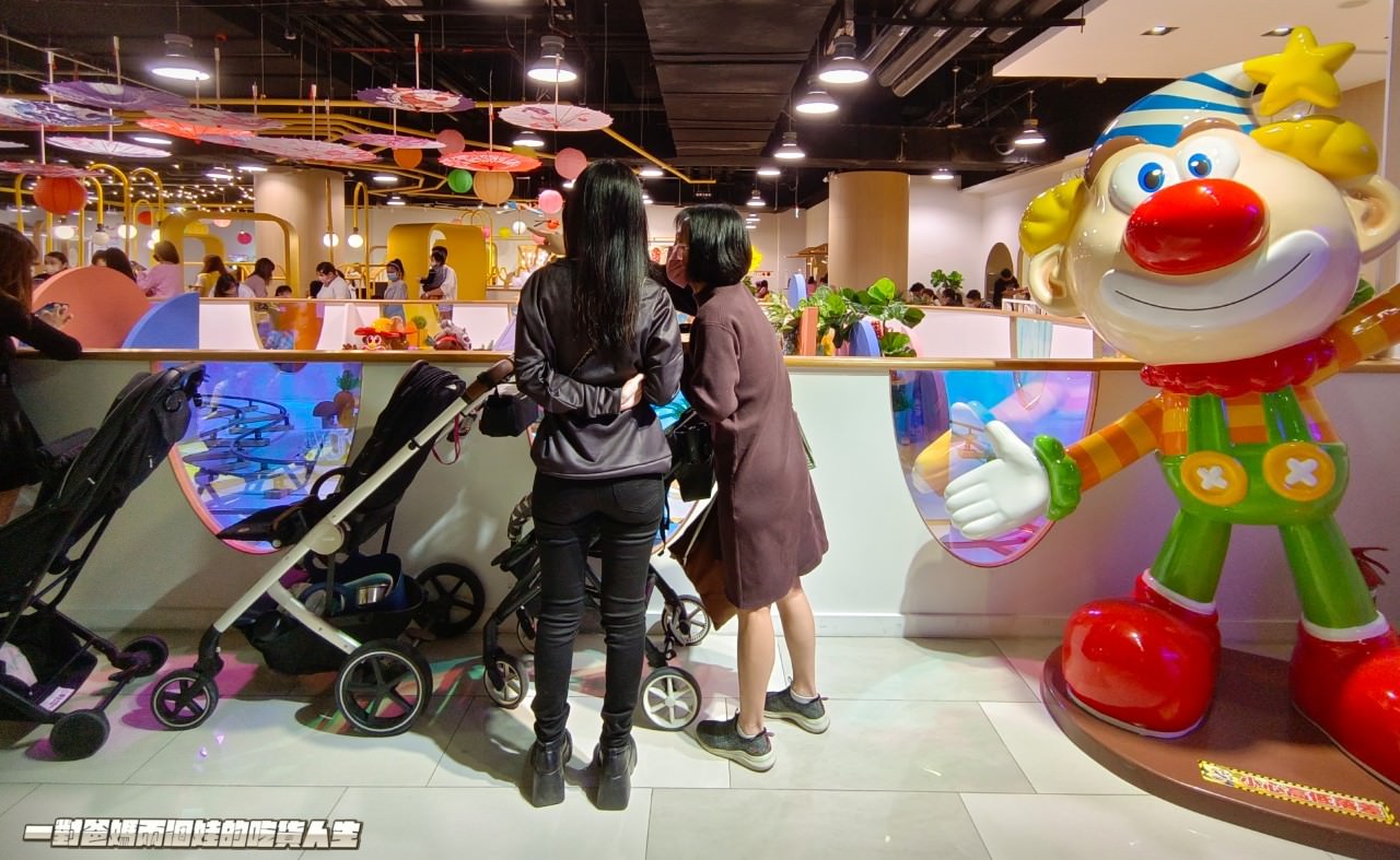 奧斯丁夢想樂園|高雄室內樂園|草衙SKM Park|400多坪浮誇系親子樂園,給你百坪球池、大沙坑、家家酒、跳跳床、角色扮演、小火車等多項設施讓你玩到爆! - 第80張圖 奧斯丁夢想樂園|高雄室內樂園|草衙SKM Park|400多坪浮誇系親子樂園,給你百坪球池、大沙坑、家家酒、跳跳床、角色扮演、小火車等多項設施讓你玩到爆!