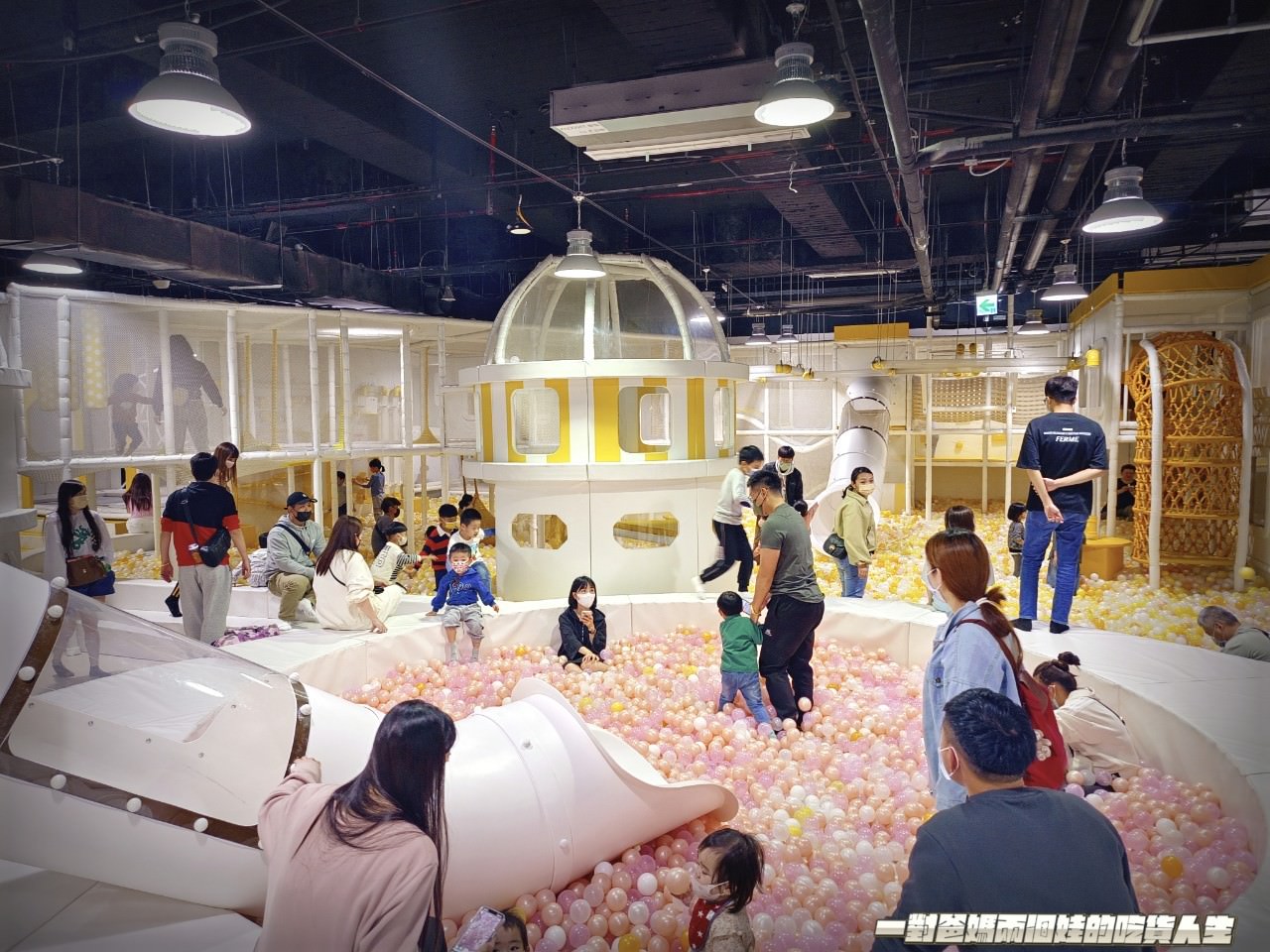 奧斯丁夢想樂園|高雄室內樂園|草衙SKM Park|400多坪浮誇系親子樂園,給你百坪球池、大沙坑、家家酒、跳跳床、角色扮演、小火車等多項設施讓你玩到爆! - 第7張圖 奧斯丁夢想樂園|高雄室內樂園|草衙SKM Park|400多坪浮誇系親子樂園,給你百坪球池、大沙坑、家家酒、跳跳床、角色扮演、小火車等多項設施讓你玩到爆!
