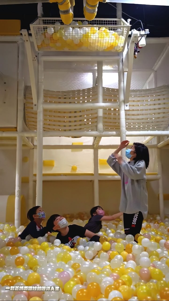 奧斯丁夢想樂園|高雄室內樂園|草衙SKM Park|400多坪浮誇系親子樂園,給你百坪球池、大沙坑、家家酒、跳跳床、角色扮演、小火車等多項設施讓你玩到爆! - 第27張圖 奧斯丁夢想樂園|高雄室內樂園|草衙SKM Park|400多坪浮誇系親子樂園,給你百坪球池、大沙坑、家家酒、跳跳床、角色扮演、小火車等多項設施讓你玩到爆!