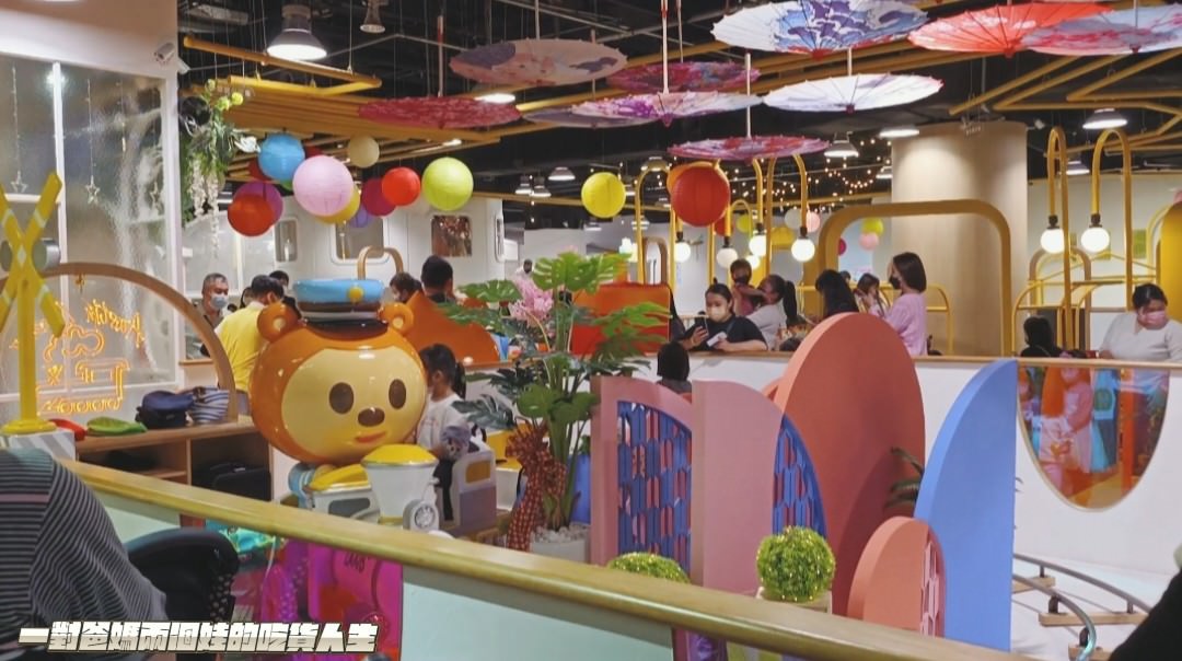 奧斯丁夢想樂園|高雄室內樂園|草衙SKM Park|400多坪浮誇系親子樂園,給你百坪球池、大沙坑、家家酒、跳跳床、角色扮演、小火車等多項設施讓你玩到爆! - 第78張圖 奧斯丁夢想樂園|高雄室內樂園|草衙SKM Park|400多坪浮誇系親子樂園,給你百坪球池、大沙坑、家家酒、跳跳床、角色扮演、小火車等多項設施讓你玩到爆!