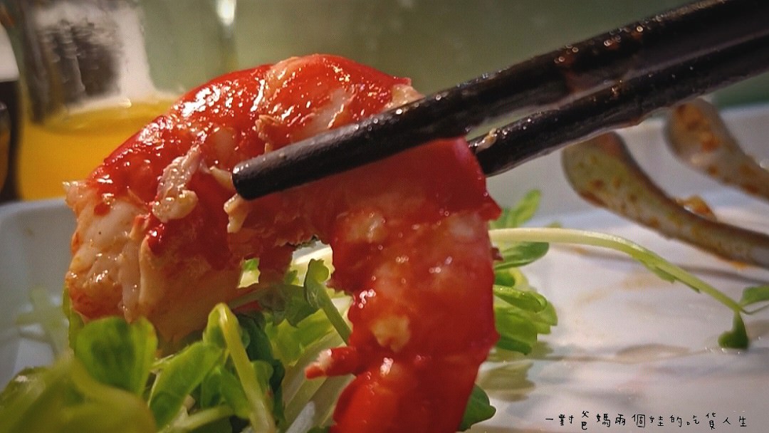 花花世界鍋物│高雄左營│巷弄隱藏版浮誇系鍋物│超霸氣海味火鍋吃起來！大隻佬蝦蝦、大盎司肉盤、獨特湯頭，給你最狂傲的美味！