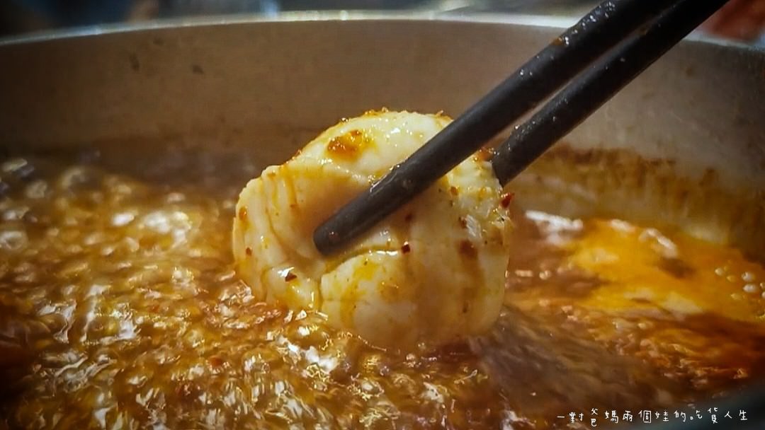 花花世界鍋物│高雄左營│巷弄隱藏版浮誇系鍋物│超霸氣海味火鍋吃起來！大隻佬蝦蝦、大盎司肉盤、獨特湯頭，給你最狂傲的美味！