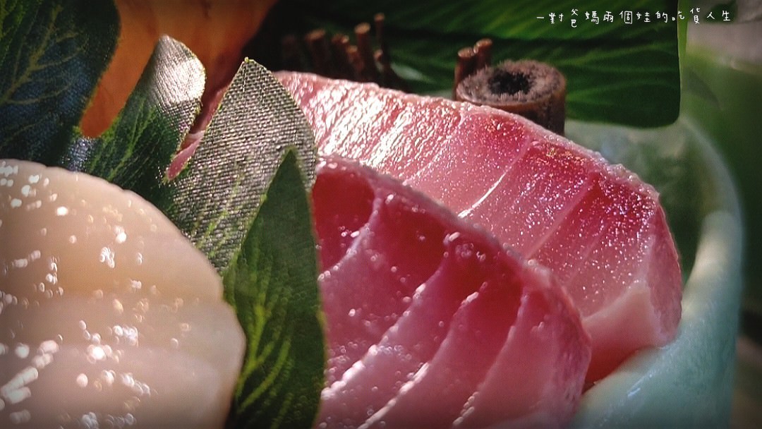 花花世界鍋物│高雄左營│巷弄隱藏版浮誇系鍋物│超霸氣海味火鍋吃起來！大隻佬蝦蝦、大盎司肉盤、獨特湯頭，給你最狂傲的美味！