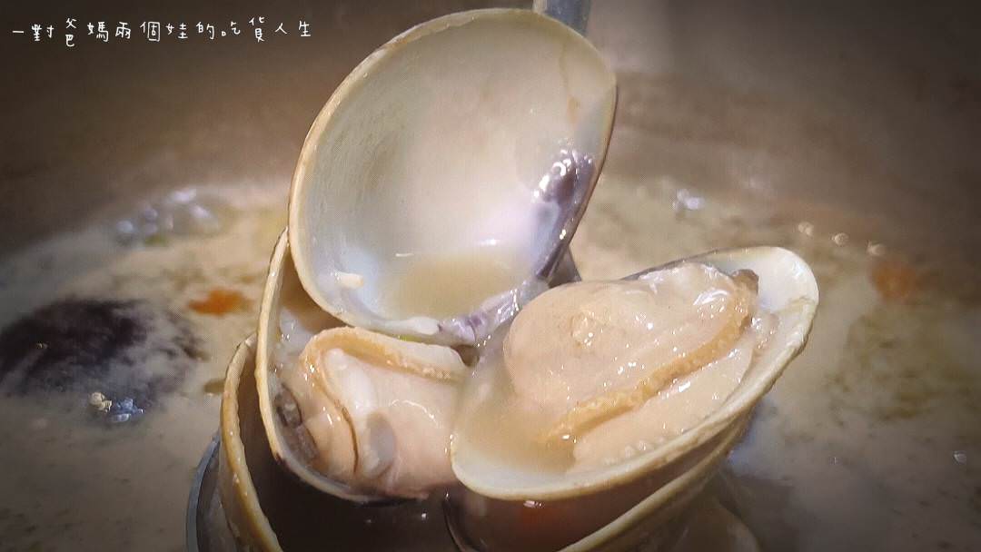花花世界鍋物│高雄左營│巷弄隱藏版浮誇系鍋物│超霸氣海味火鍋吃起來！大隻佬蝦蝦、大盎司肉盤、獨特湯頭，給你最狂傲的美味！