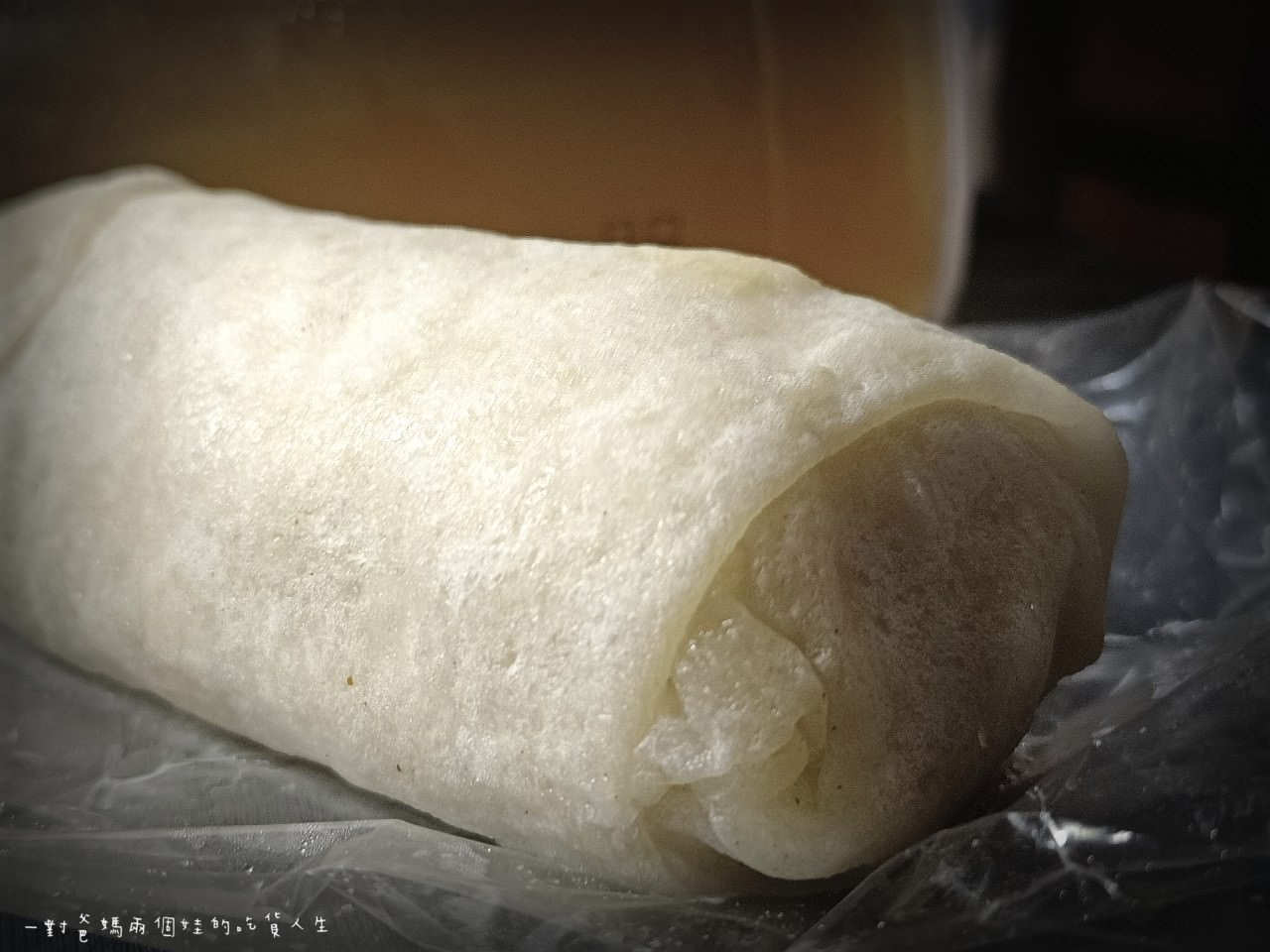 賢春捲│高醫美食│白天騎樓吃得到、晚上夜市也能吃上，給你鹹甜而不膩、飽嘴討喜的傳統潤餅口感！