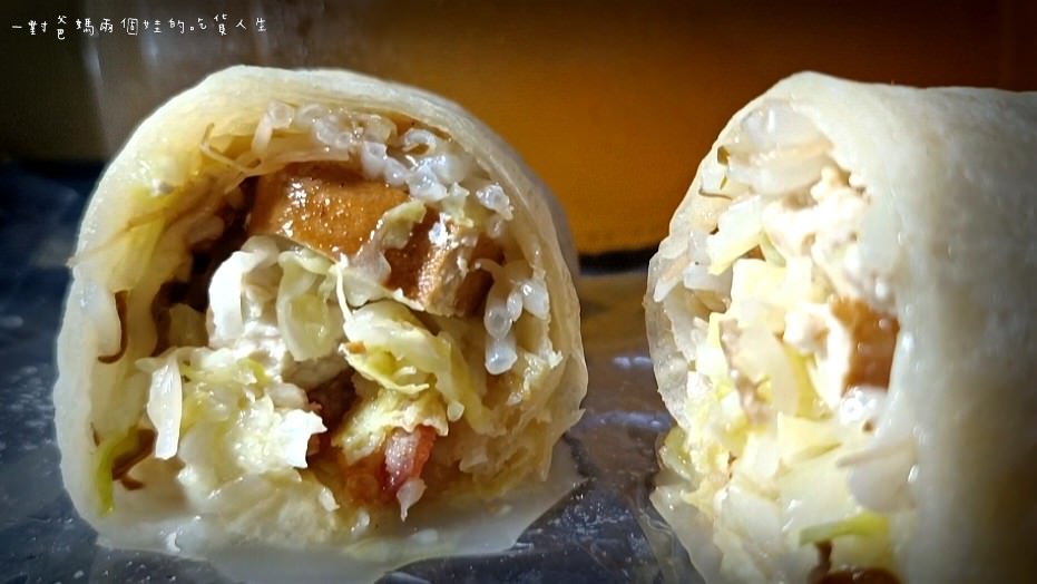 賢春捲│高醫美食│白天騎樓吃得到、晚上夜市也能吃上，給你鹹甜而不膩、飽嘴討喜的傳統潤餅口感！