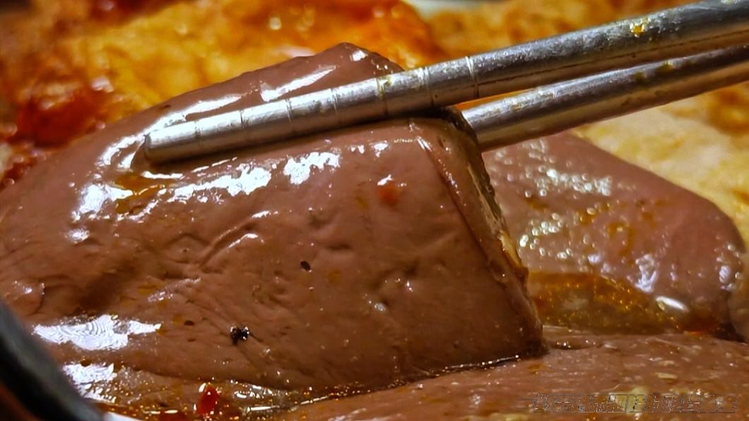老爺車炮蛋蔥油餅│高雄左營│炸蛋麻辣鍋、豬油拌飯、拌麵、打拋豬、鍋燒,讓你銅板價就能吃上! - 第24張圖 老爺車炮蛋蔥油餅│高雄左營│炸蛋麻辣鍋、豬油拌飯、拌麵、打拋豬、鍋燒,讓你銅板價就能吃上!