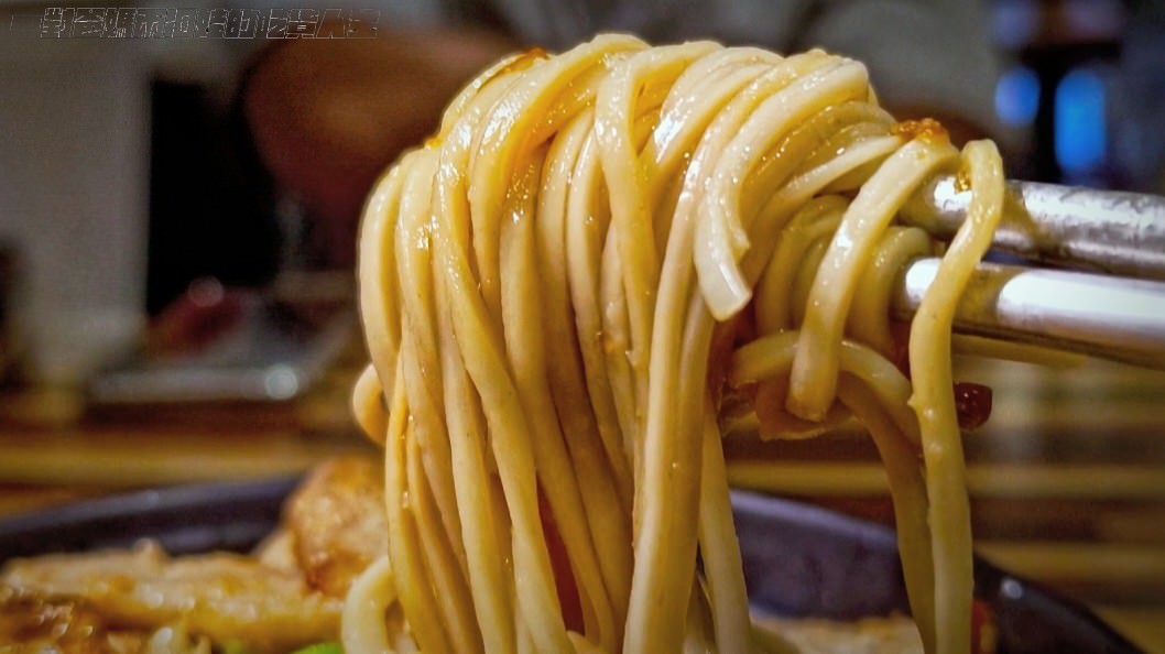 老爺車炮蛋蔥油餅│高雄左營│炸蛋麻辣鍋、豬油拌飯、拌麵、打拋豬、鍋燒,讓你銅板價就能吃上! - 第31張圖 老爺車炮蛋蔥油餅│高雄左營│炸蛋麻辣鍋、豬油拌飯、拌麵、打拋豬、鍋燒,讓你銅板價就能吃上!