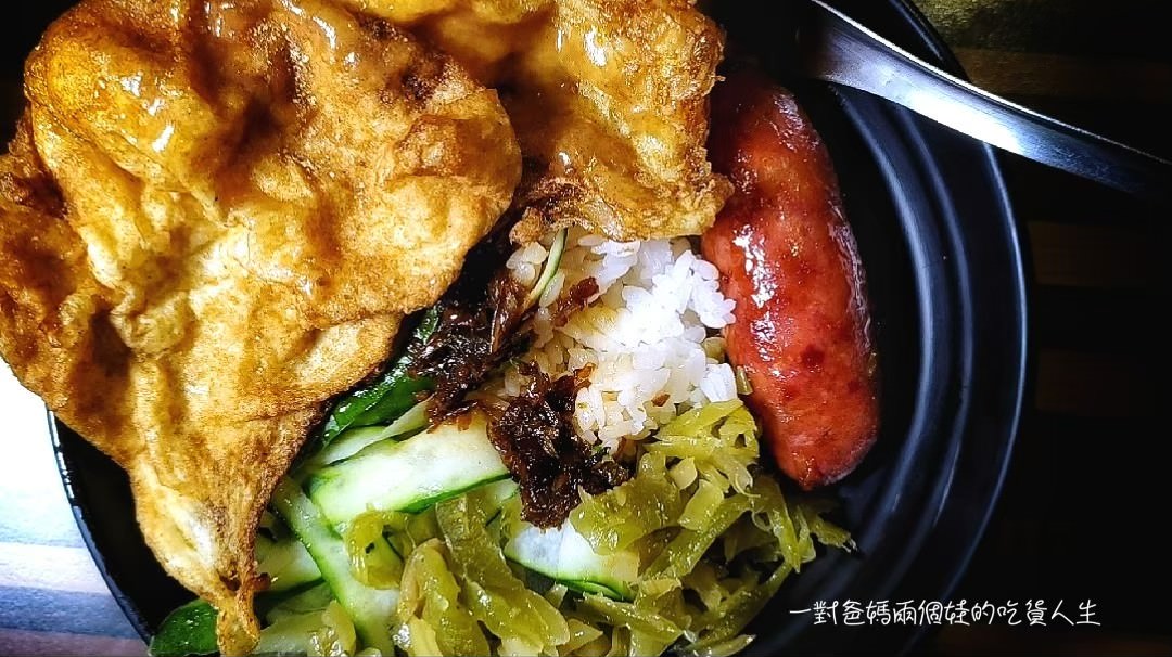 老爺車炮蛋蔥油餅│高雄左營│炸蛋麻辣鍋、豬油拌飯、拌麵、打拋豬、鍋燒,讓你銅板價就能吃上! - 第39張圖 老爺車炮蛋蔥油餅│高雄左營│炸蛋麻辣鍋、豬油拌飯、拌麵、打拋豬、鍋燒,讓你銅板價就能吃上!