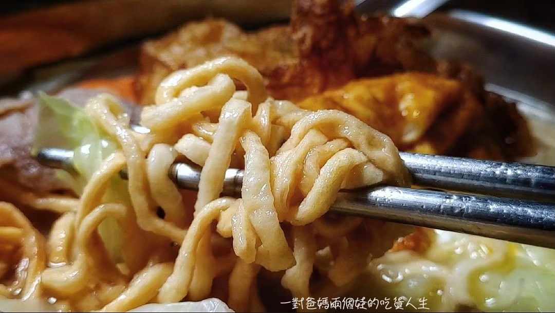 老爺車炮蛋蔥油餅│高雄左營│炸蛋麻辣鍋、豬油拌飯、拌麵、打拋豬、鍋燒,讓你銅板價就能吃上! - 第43張圖 老爺車炮蛋蔥油餅│高雄左營│炸蛋麻辣鍋、豬油拌飯、拌麵、打拋豬、鍋燒,讓你銅板價就能吃上!