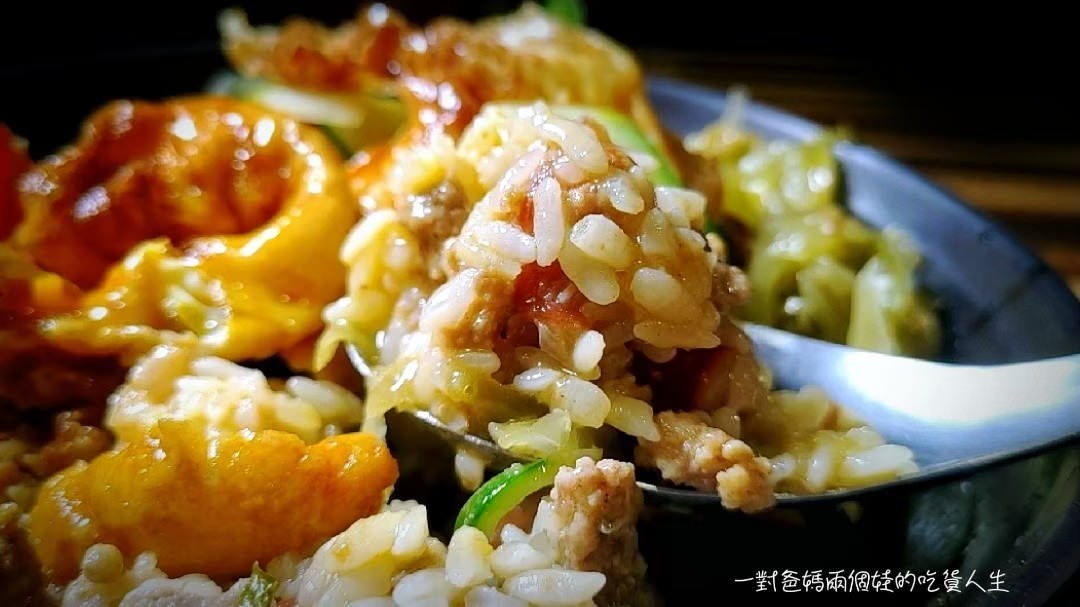 老爺車炮蛋蔥油餅│高雄左營│炸蛋麻辣鍋、豬油拌飯、拌麵、打拋豬、鍋燒,讓你銅板價就能吃上! - 第38張圖 老爺車炮蛋蔥油餅│高雄左營│炸蛋麻辣鍋、豬油拌飯、拌麵、打拋豬、鍋燒,讓你銅板價就能吃上!