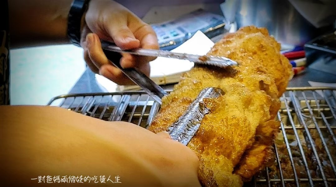 老爺車炮蛋蔥油餅│高雄左營│炸蛋麻辣鍋、豬油拌飯、拌麵、打拋豬、鍋燒,讓你銅板價就能吃上! - 第12張圖 老爺車炮蛋蔥油餅│高雄左營│炸蛋麻辣鍋、豬油拌飯、拌麵、打拋豬、鍋燒,讓你銅板價就能吃上!