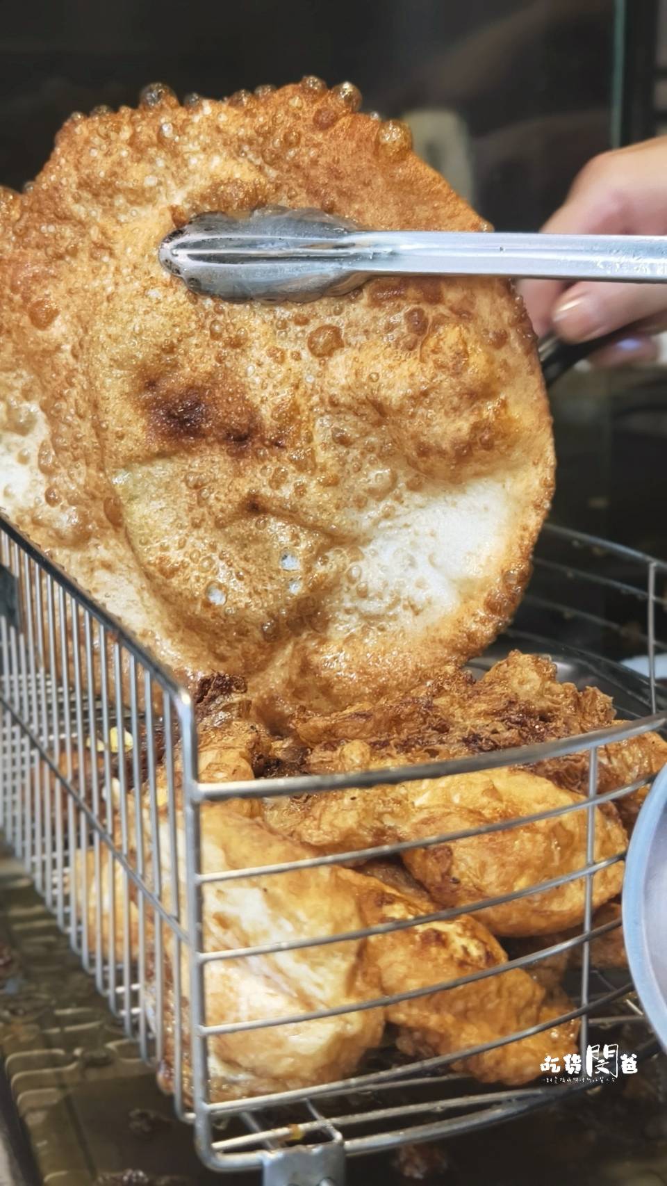 老爺車炮蛋蔥油餅│高雄左營│炸蛋麻辣鍋、豬油拌飯、拌麵、打拋豬、鍋燒,讓你銅板價就能吃上! - 第2張圖 老爺車炮蛋蔥油餅│高雄左營│炸蛋麻辣鍋、豬油拌飯、拌麵、打拋豬、鍋燒,讓你銅板價就能吃上!