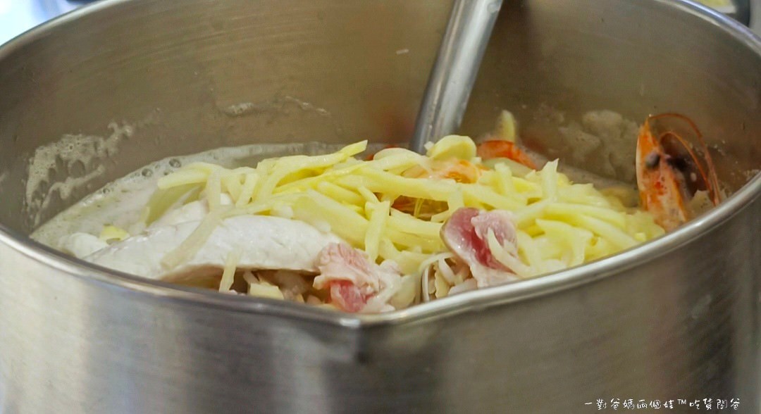 欣漁翁海產粥│高醫美食│超浮誇!料頭霸氣、份量十足、湯頭鮮甜的巨大海產粥,讓你一次吃好吃滿,還有冷氣可以吹! - 第35張圖 欣漁翁海產粥│高醫美食│超浮誇!料頭霸氣、份量十足、湯頭鮮甜的巨大海產粥,讓你一次吃好吃滿,還有冷氣可以吹!