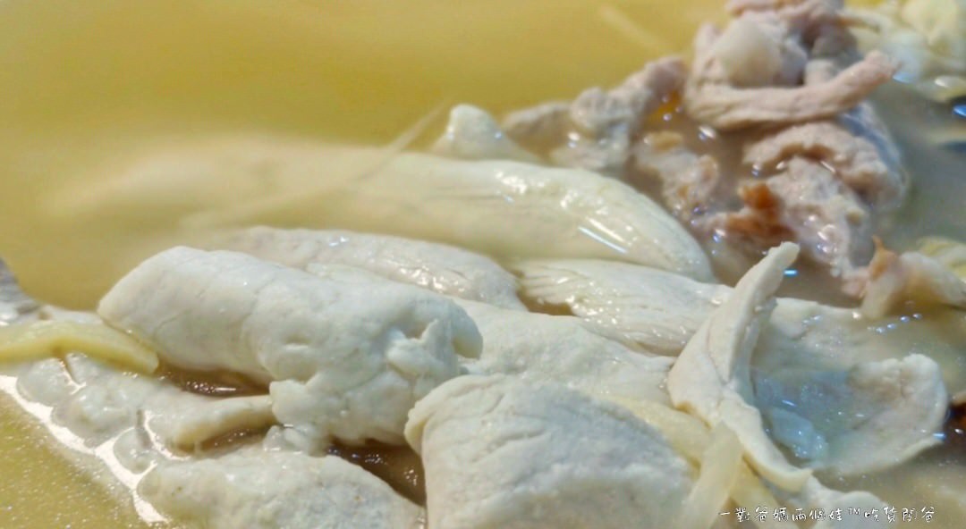 欣漁翁海產粥│高醫美食│超浮誇!料頭霸氣、份量十足、湯頭鮮甜的巨大海產粥,讓你一次吃好吃滿,還有冷氣可以吹! - 第21張圖 欣漁翁海產粥│高醫美食│超浮誇!料頭霸氣、份量十足、湯頭鮮甜的巨大海產粥,讓你一次吃好吃滿,還有冷氣可以吹!