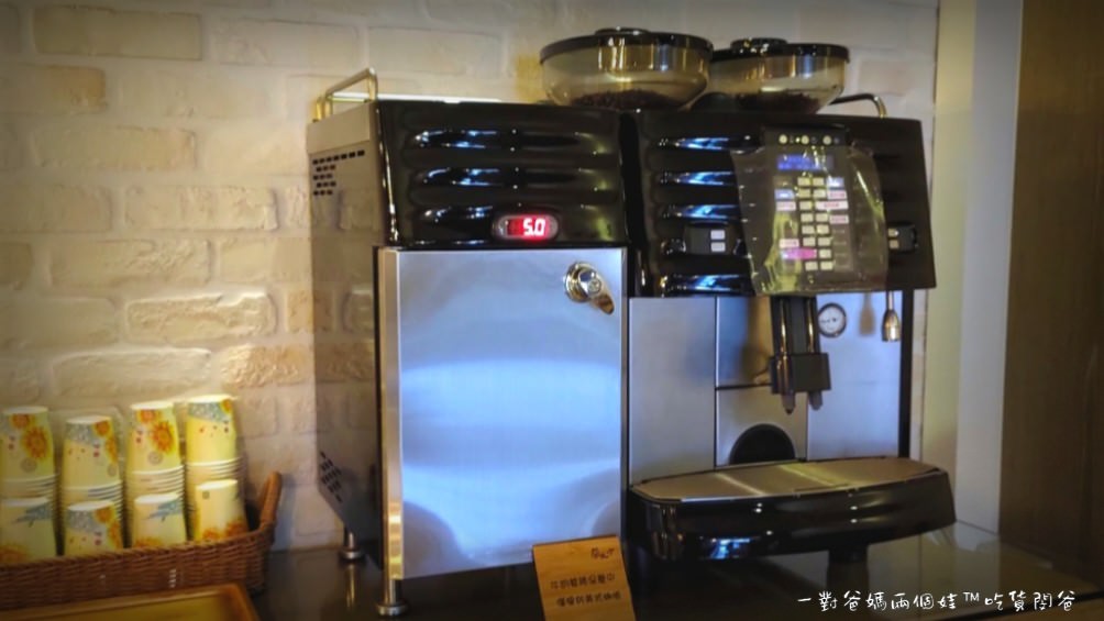 蘭桂坊花園酒店│嘉義住宿│文化路夜市超優質平價住宿，再給你浮誇系早餐吃到飽。