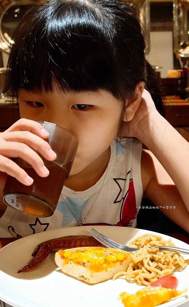 蘭桂坊花園酒店│嘉義住宿│文化路夜市超優質平價住宿，再給你浮誇系早餐吃到飽。