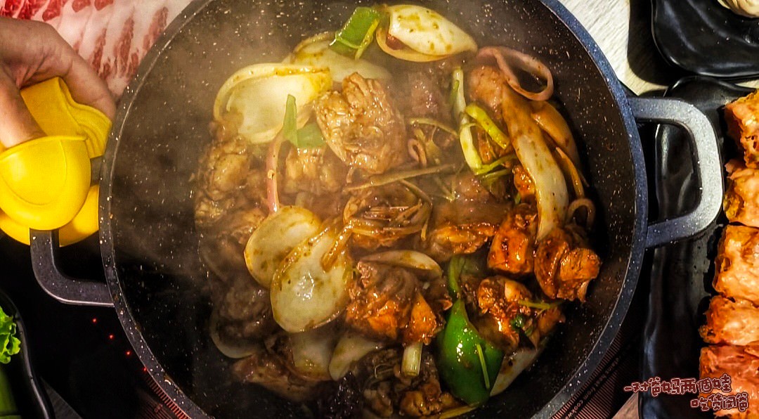 聞雞起爐 │ 高雄鳳山 │ 港式麻辣雞煲火鍋讓你一雞兩吃!獨門秘製醬味乾鍋熱炒再來個十足港味醬香雞湯鍋! - 第3張圖 聞雞起爐 │ 高雄鳳山 │ 港式麻辣雞煲火鍋讓你一雞兩吃!獨門秘製醬味乾鍋熱炒再來個十足港味醬香雞湯鍋!