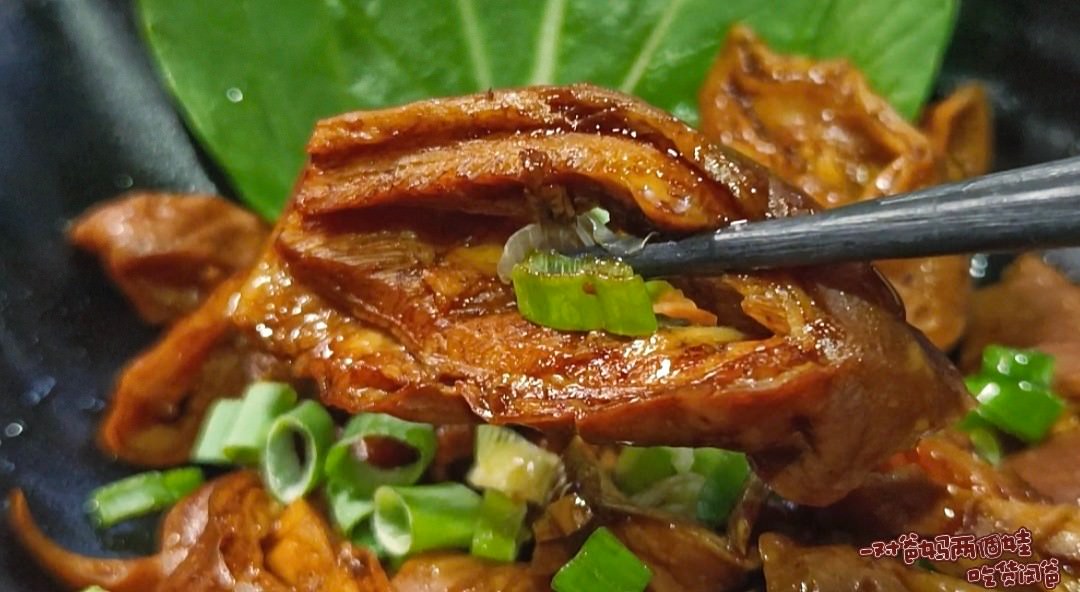 聞雞起爐 │ 高雄鳳山 │ 港式麻辣雞煲火鍋讓你一雞兩吃!獨門秘製醬味乾鍋熱炒再來個十足港味醬香雞湯鍋! - 第33張圖 聞雞起爐 │ 高雄鳳山 │ 港式麻辣雞煲火鍋讓你一雞兩吃!獨門秘製醬味乾鍋熱炒再來個十足港味醬香雞湯鍋!