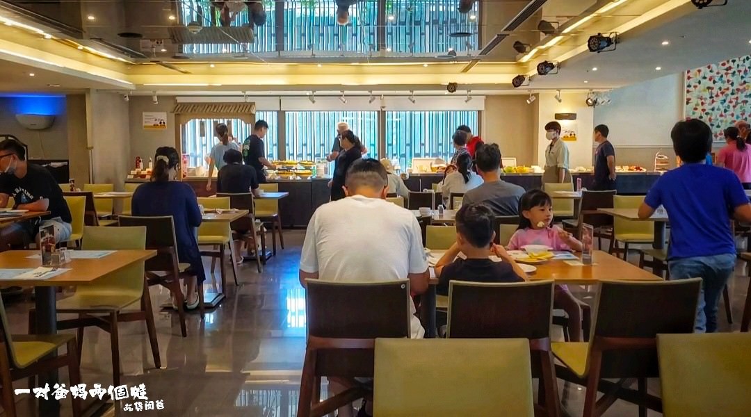 台中港酒店|台中住宿|紙箱王聯名主題親子房,療癒系童話故事空間,坐擁無敵夜景,大人小孩都瘋狂! - 第101張圖 台中港酒店|台中住宿|紙箱王聯名主題親子房,療癒系童話故事空間,坐擁無敵夜景,大人小孩都瘋狂!