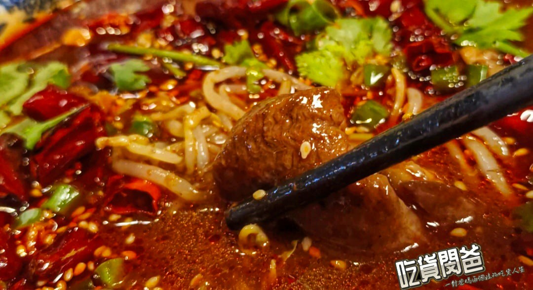 LA時尚川菜 • 台南善化 • 超狂片皮鴨、麻辣鴨鍋必點！給你滿滿川味江湖菜色，讓你呼朋引伴的聚餐首選！