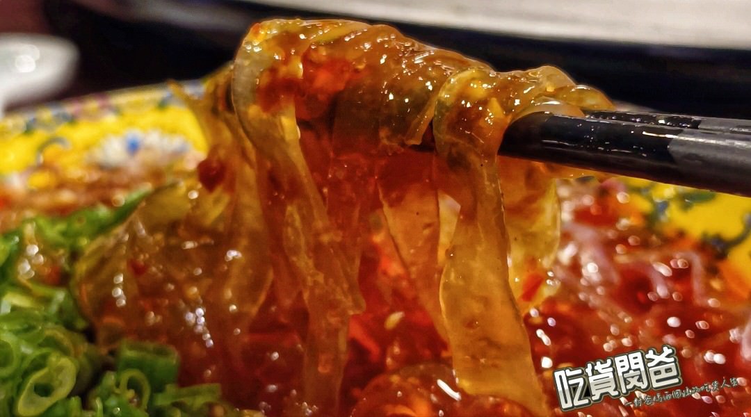 LA時尚川菜 • 台南善化 • 超狂片皮鴨、麻辣鴨鍋必點！給你滿滿川味江湖菜色，讓你呼朋引伴的聚餐首選！