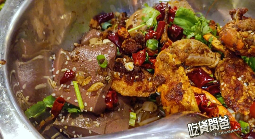 LA時尚川菜 • 台南善化 • 超狂片皮鴨、麻辣鴨鍋必點！給你滿滿川味江湖菜色，讓你呼朋引伴的聚餐首選！